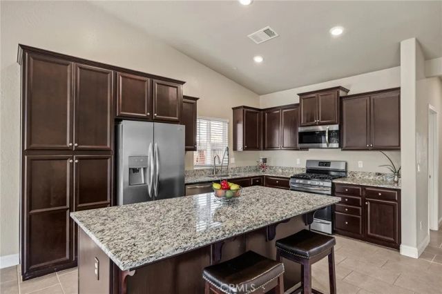 701 Strada, Lemoore, CA 93245