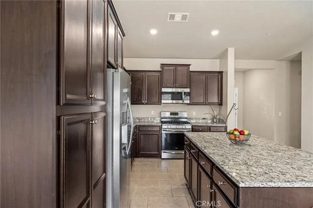 701 Strada, Lemoore, CA 93245