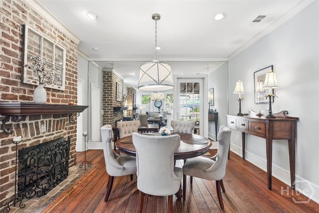 Image 11 of property listing at 439 Abercorn Street, Savannah, GA 31401