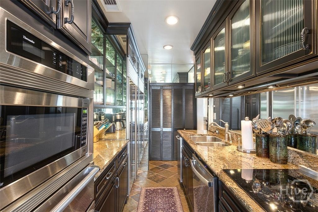 Image 14 of property listing at 439 Abercorn Street, Savannah, GA 31401