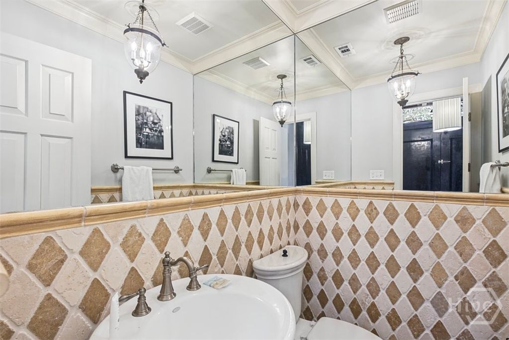 Image 21 of property listing at 439 Abercorn Street, Savannah, GA 31401
