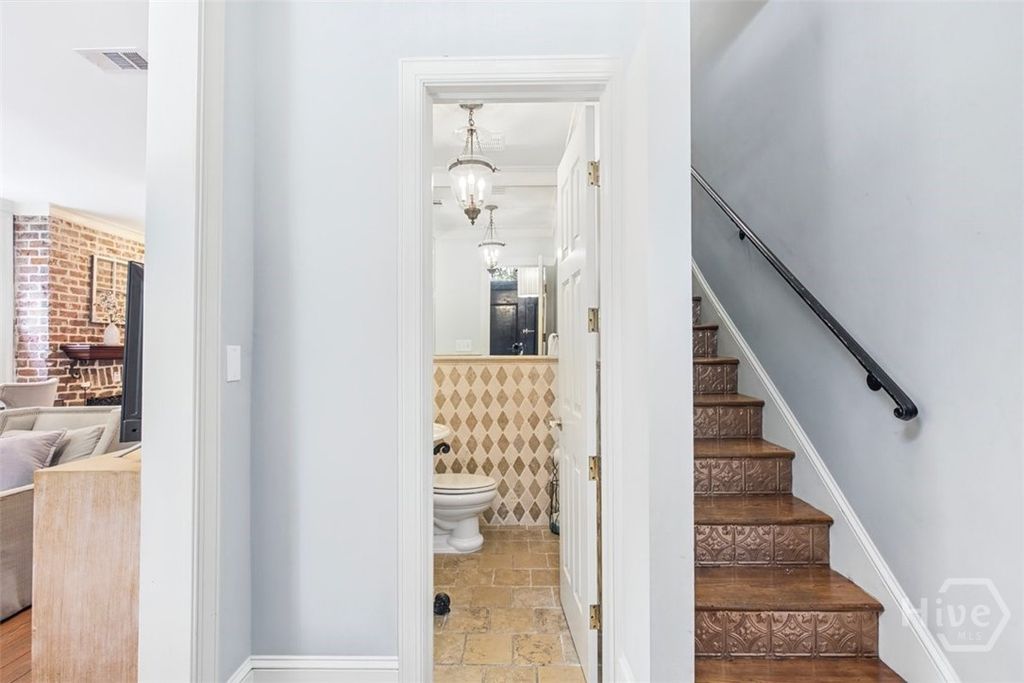 Image 22 of property listing at 439 Abercorn Street, Savannah, GA 31401