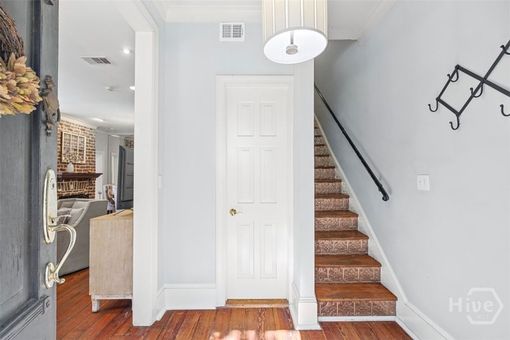 Image 3 of property listing at 439 Abercorn Street, Savannah, GA 31401