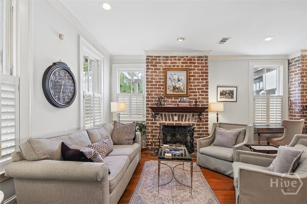 Image 4 of property listing at 439 Abercorn Street, Savannah, GA 31401