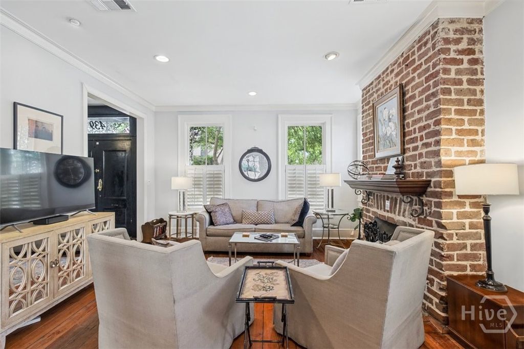 Image 6 of property listing at 439 Abercorn Street, Savannah, GA 31401