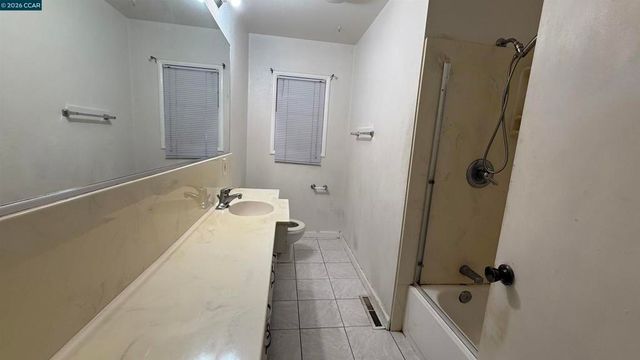 176 Sequoia Dr, Pittsburg, CA 94565