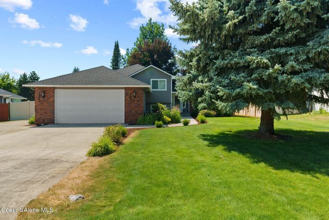 8553 N CLOVERLEAF DR, Hayden, ID 83835