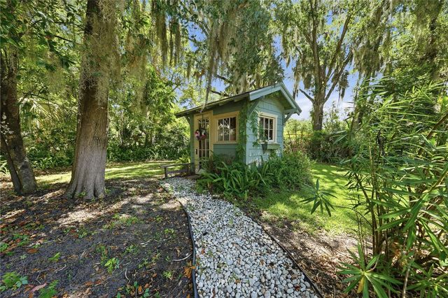 206 E 9TH AVENUE, Mount Dora, FL 32757