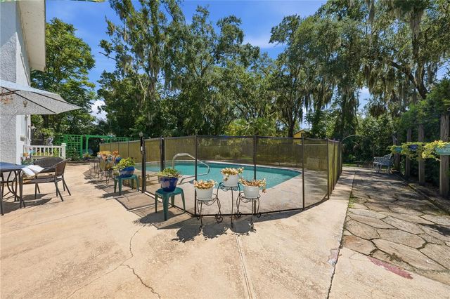 206 E 9TH AVENUE, Mount Dora, FL 32757