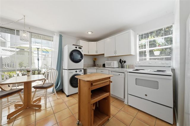 206 E 9TH AVENUE, Mount Dora, FL 32757