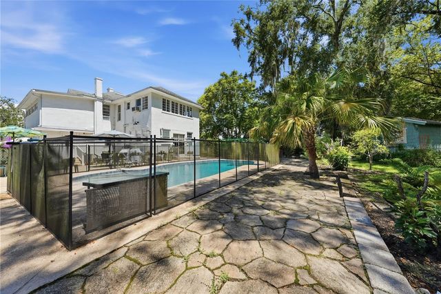 206 E 9TH AVENUE, Mount Dora, FL 32757