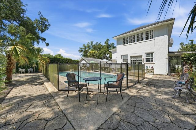 206 E 9TH AVENUE, Mount Dora, FL 32757