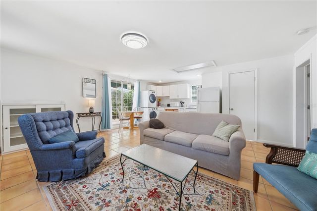 206 E 9TH AVENUE, Mount Dora, FL 32757