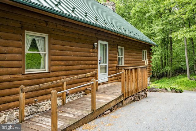210 RESH RD, Reinholds, PA 17569