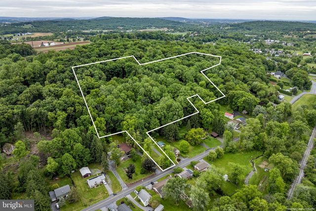 210 RESH RD, Reinholds, PA 17569