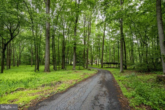 210 RESH RD, Reinholds, PA 17569