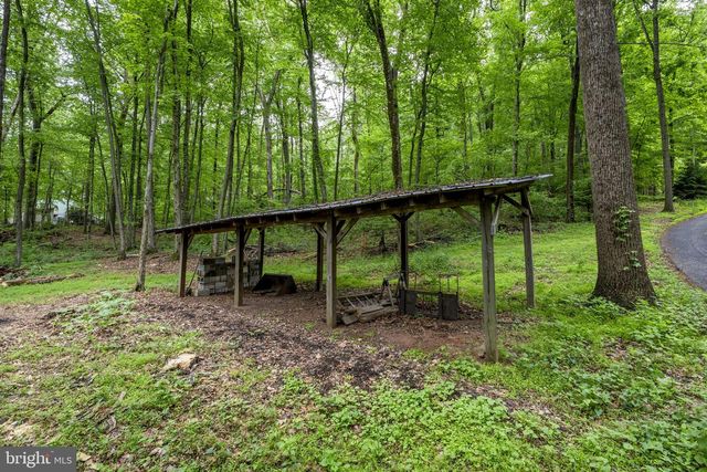 210 RESH RD, Reinholds, PA 17569
