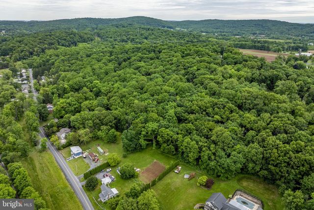 210 RESH RD, Reinholds, PA 17569