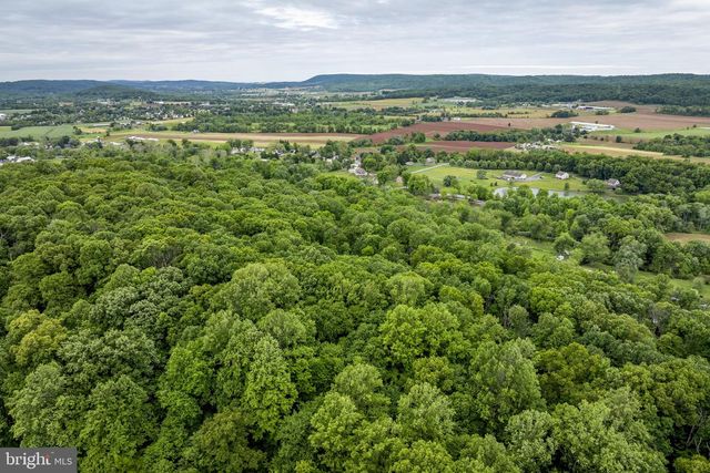 210 RESH RD, Reinholds, PA 17569