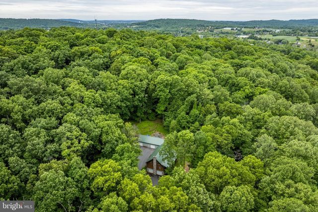 210 RESH RD, Reinholds, PA 17569