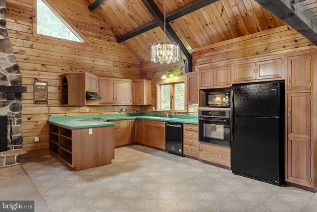 210 RESH RD, Reinholds, PA 17569