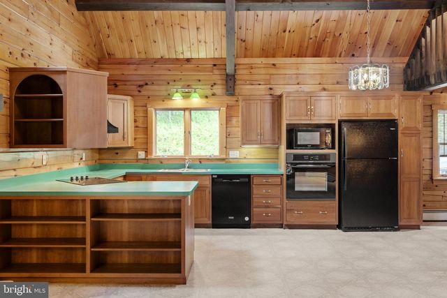 210 RESH RD, Reinholds, PA 17569