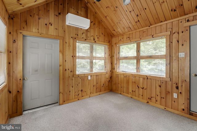 210 RESH RD, Reinholds, PA 17569