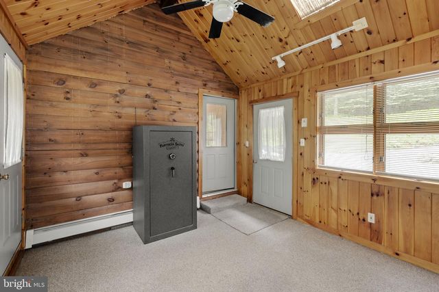 210 RESH RD, Reinholds, PA 17569
