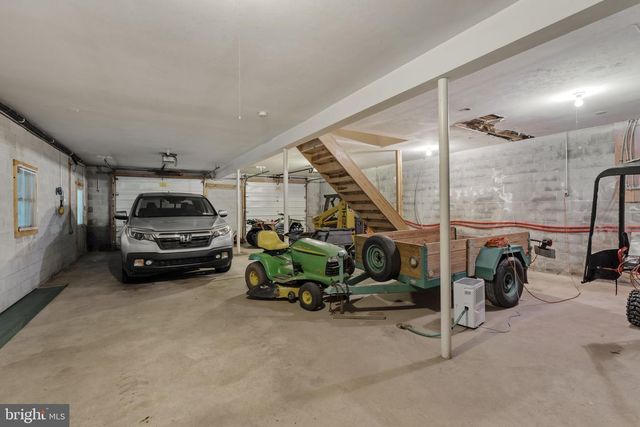 210 RESH RD, Reinholds, PA 17569