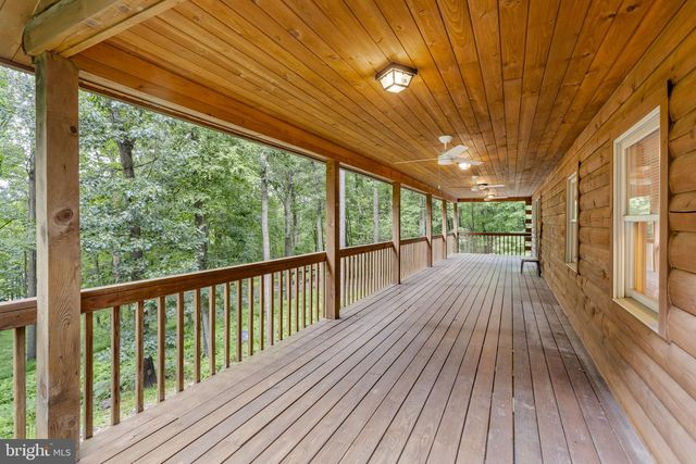 210 RESH RD, Reinholds, PA 17569