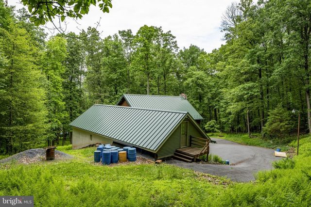 210 RESH RD, Reinholds, PA 17569