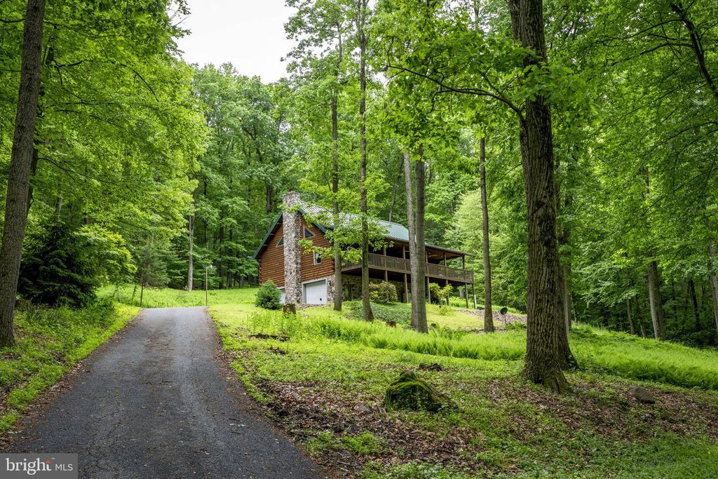 210 RESH RD, Reinholds, PA 17569