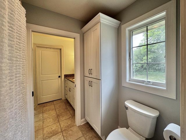 N62W28550 Rybeck ROAD, Hartland, WI 53029