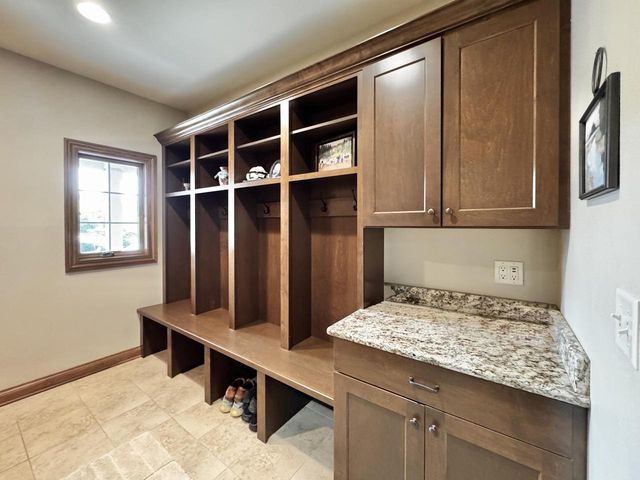 N62W28550 Rybeck ROAD, Hartland, WI 53029
