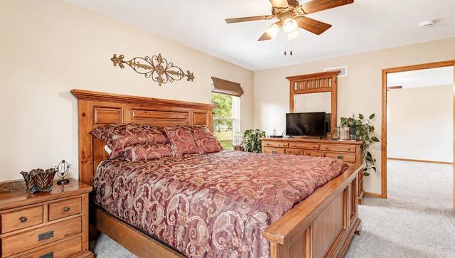 28720 Sunflower LANE, Waterford, WI 53185