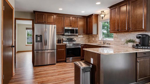 28720 Sunflower LANE, Waterford, WI 53185