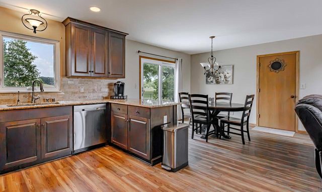 28720 Sunflower LANE, Waterford, WI 53185