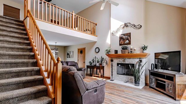 28720 Sunflower LANE, Waterford, WI 53185