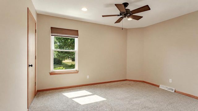 28720 Sunflower LANE, Waterford, WI 53185