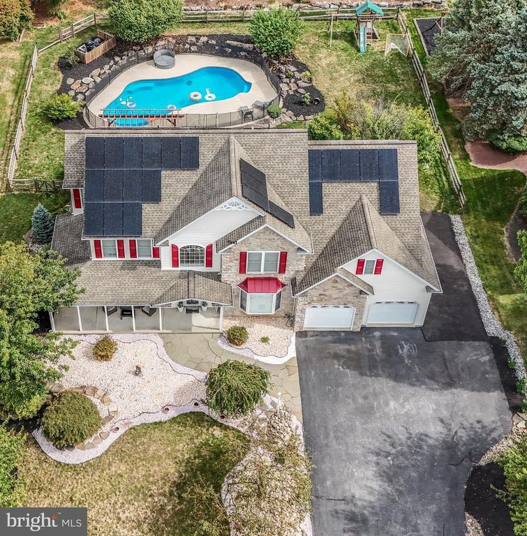 2237 APPLE RD, Fogelsville, PA 18051