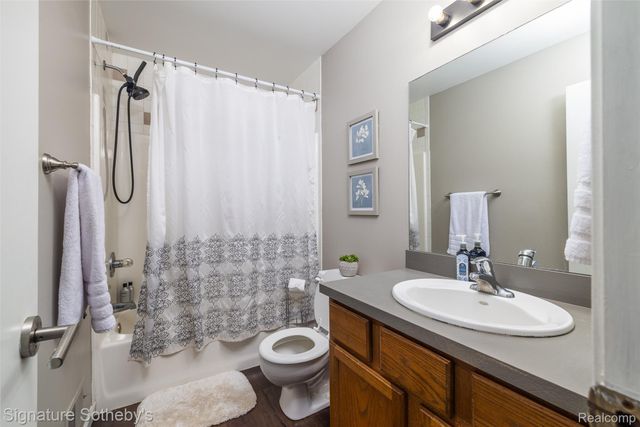 5154 E Highland Road, Howell, MI 48843