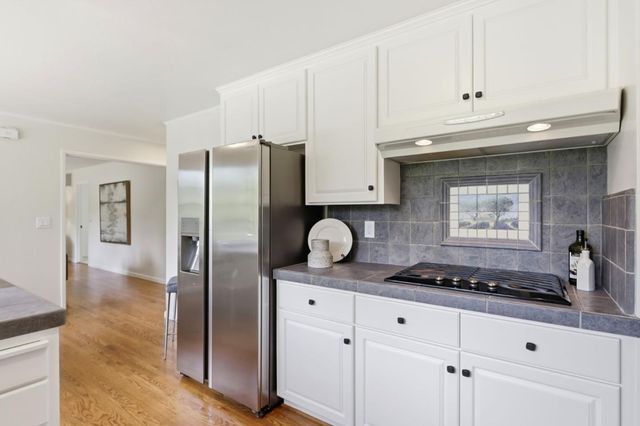1131 Runnymead Drive, Los Altos, CA 94024