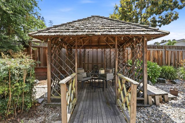 1131 Runnymead Drive, Los Altos, CA 94024
