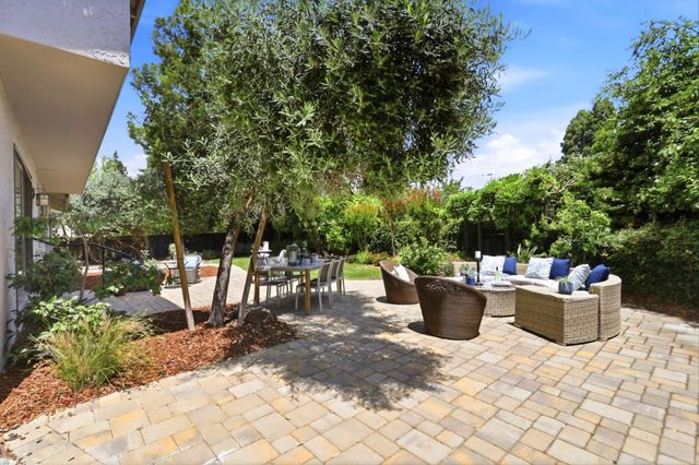 1131 Runnymead Drive, Los Altos, CA 94024