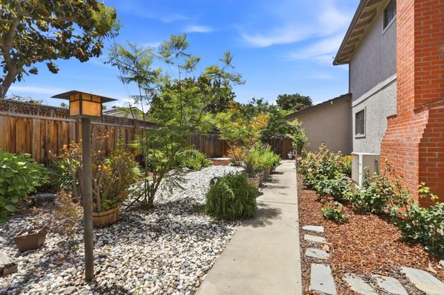 1131 Runnymead Drive, Los Altos, CA 94024