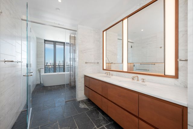 100 Vandam St Apt 15A, New York City, NY 10013