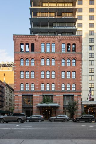 100 Vandam St Apt 15A, New York City, NY 10013