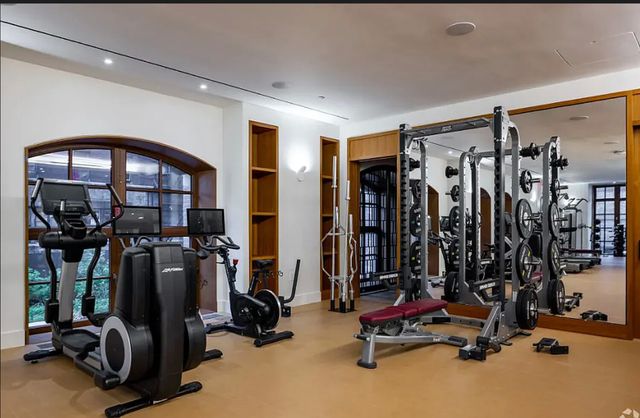 100 Vandam St Apt 15A, New York City, NY 10013