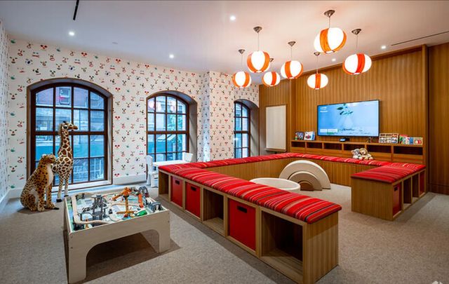 100 Vandam St Apt 15A, New York City, NY 10013