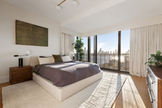 100 Vandam St Apt 15A, New York City, NY 10013